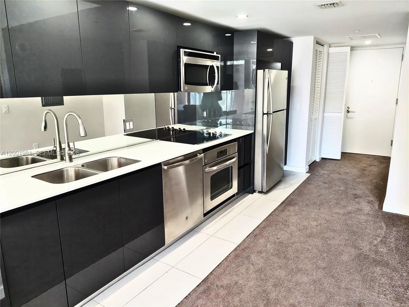 31 Se 6th St 1405, Miami, Florida 33131, Miami, Florida 33131, ,1 BathroomBathrooms,Residential Lease,For Rent,31 Se 6th St 1405, Miami, Florida 33131,A12001981