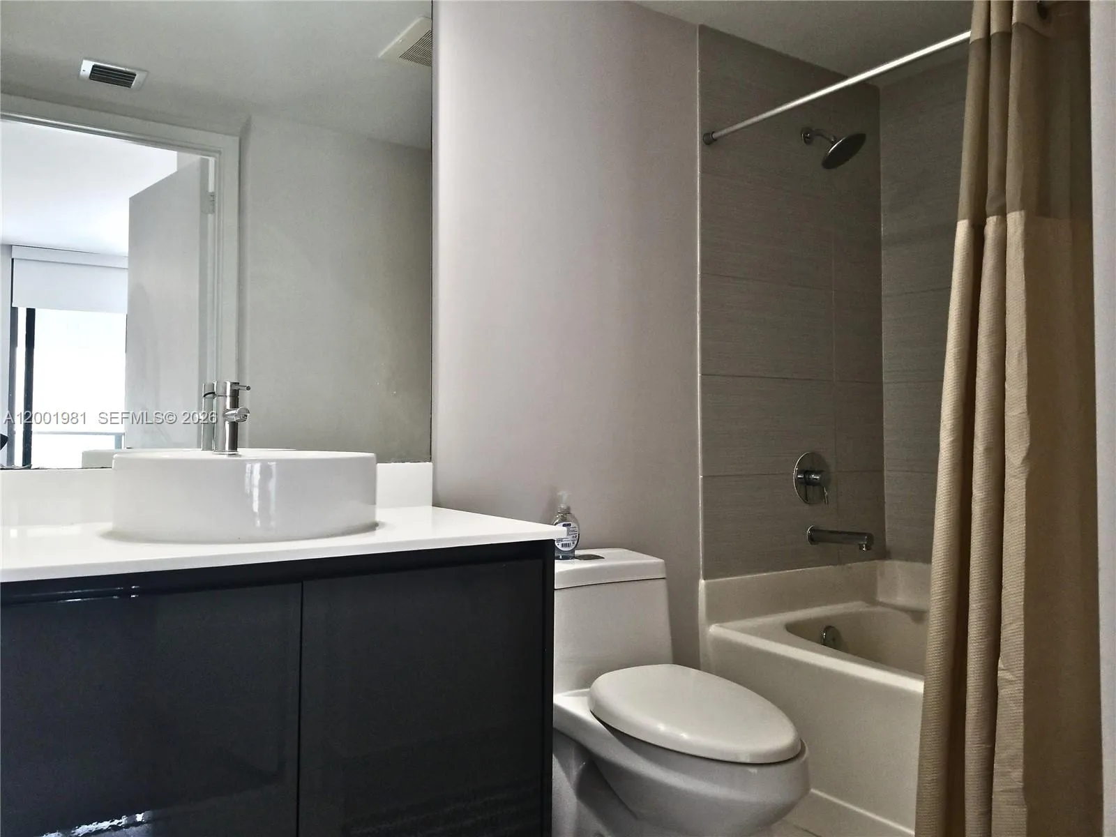 31 Se 6th St 1405, Miami, Florida 33131, Miami, Florida 33131, ,1 BathroomBathrooms,Residential Lease,For Rent,31 Se 6th St 1405, Miami, Florida 33131,A12001981