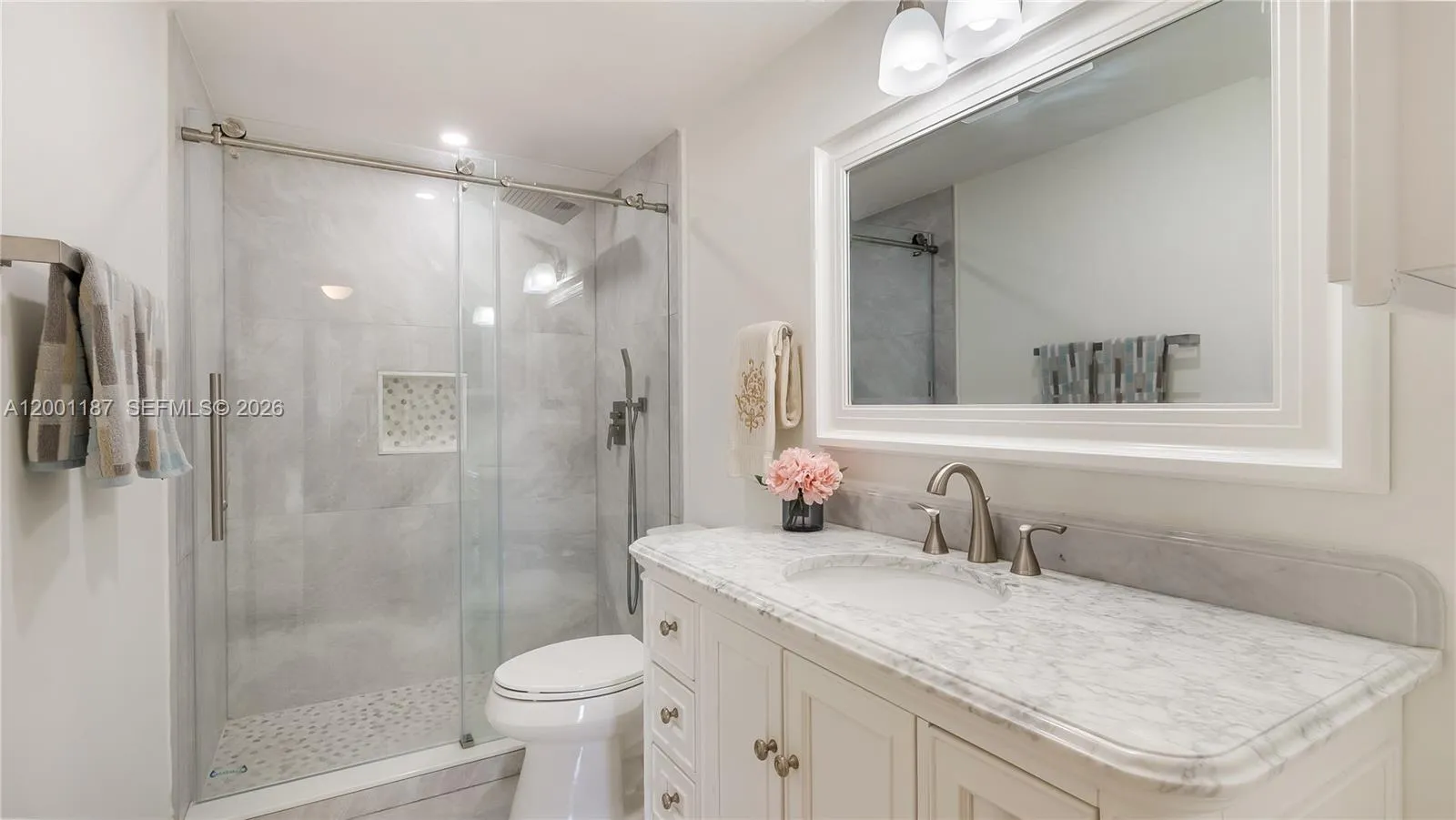 Quartz Guest FBath w/ Stand up Shower