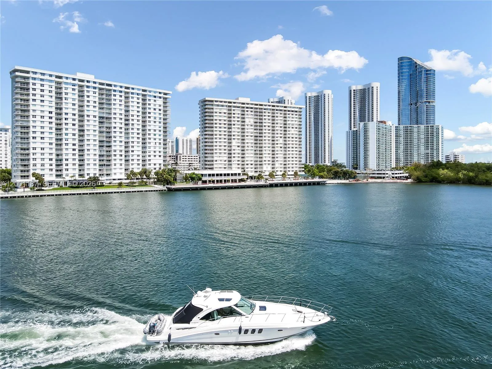 Waterfront Boaters & Beachgoers Paradise