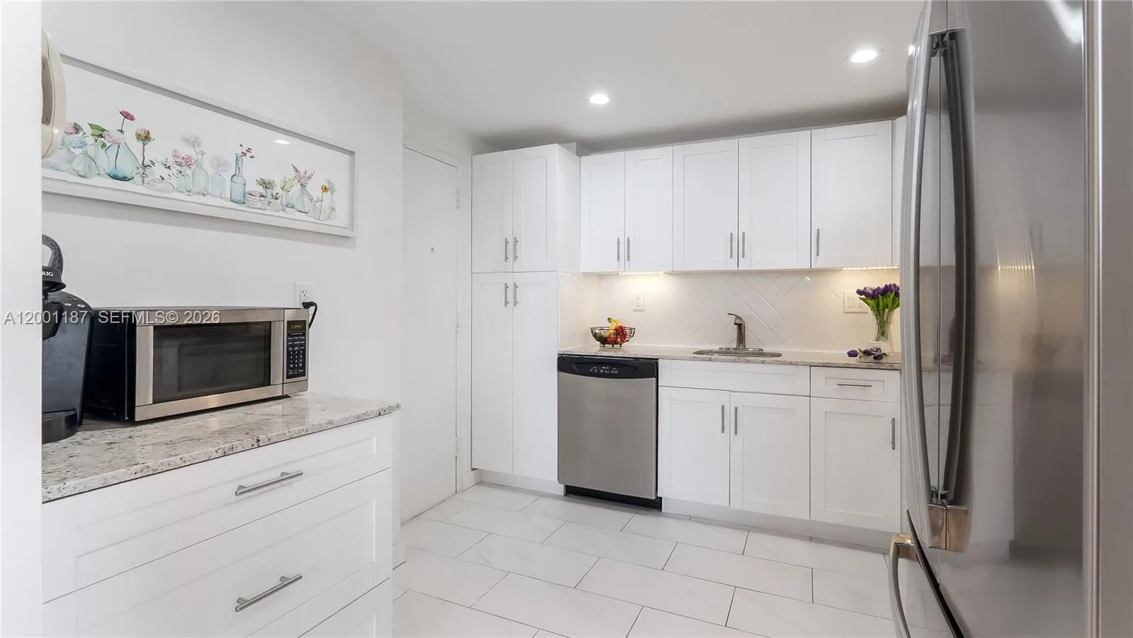 Quartz Gourmet Eat in Kitchen w/Generous Counter Space
