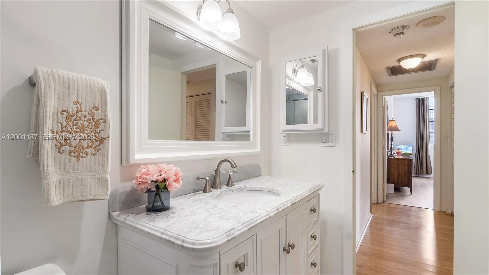 Quartz Guest FBath w/ Stand up Shower