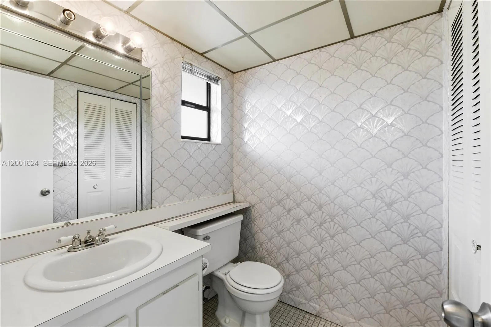 1/2 Bath