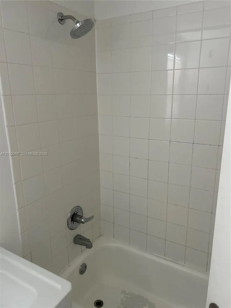 300 Sunset Dr 5, Fort Lauderdale, Florida 33301, Fort Lauderdale, Florida 33301, 2 Bedrooms Bedrooms, ,1 BathroomBathrooms,Residential Lease,For Rent,300 Sunset Dr 5, Fort Lauderdale, Florida 33301,A12002250