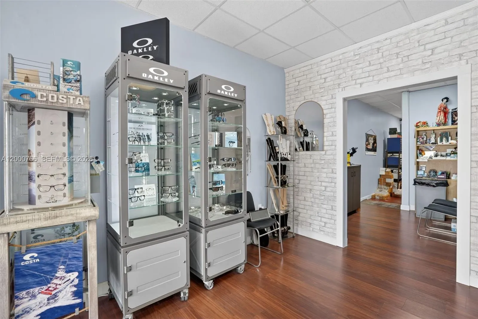 Oakley​​‌​​​​‌​​‌‌​‌‌​​​‌‌​‌​‌​‌​​​‌​​ Displays