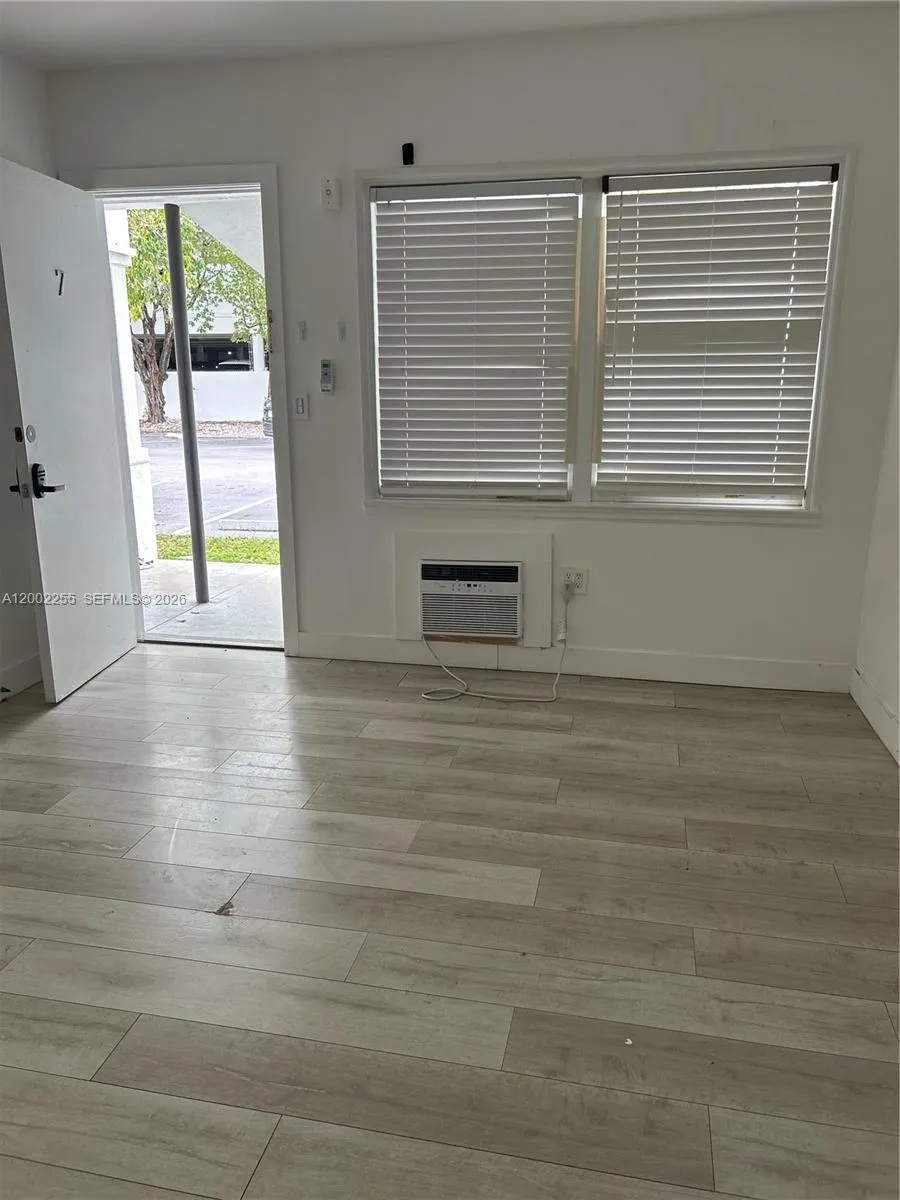 300 Sunset Dr 7, Fort Lauderdale, Florida 33301, Fort Lauderdale, Florida 33301, ,1 BathroomBathrooms,Residential Lease,For Rent,300 Sunset Dr 7, Fort Lauderdale, Florida 33301,A12002255