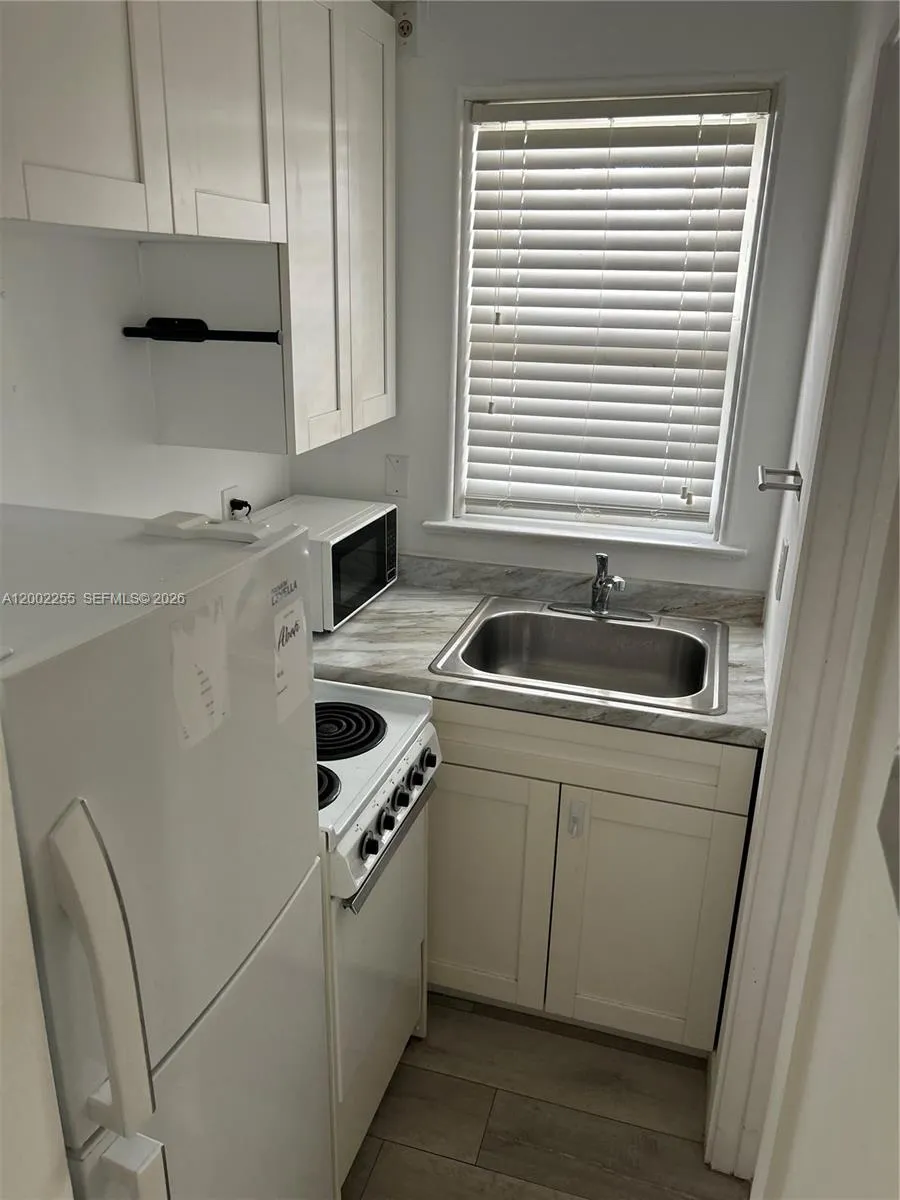 300 Sunset Dr 7, Fort Lauderdale, Florida 33301, Fort Lauderdale, Florida 33301, ,1 BathroomBathrooms,Residential Lease,For Rent,300 Sunset Dr 7, Fort Lauderdale, Florida 33301,A12002255