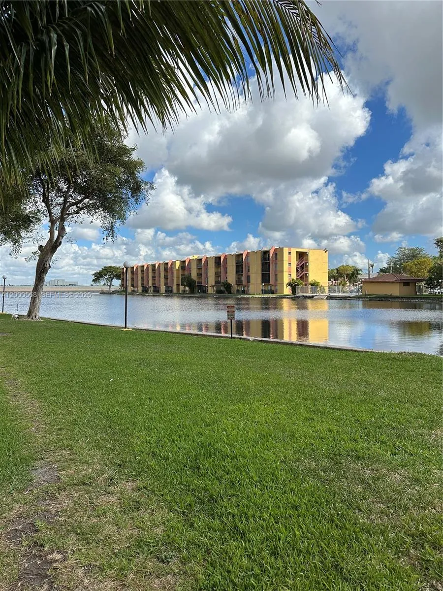 4717 Nw 7th St 402-10, Miami, Florida 33126, Miami, Florida 33126, 1 Bedroom Bedrooms, ,1 BathroomBathrooms,Residential Lease,For Rent,4717 Nw 7th St 402-10, Miami, Florida 33126,A12000568