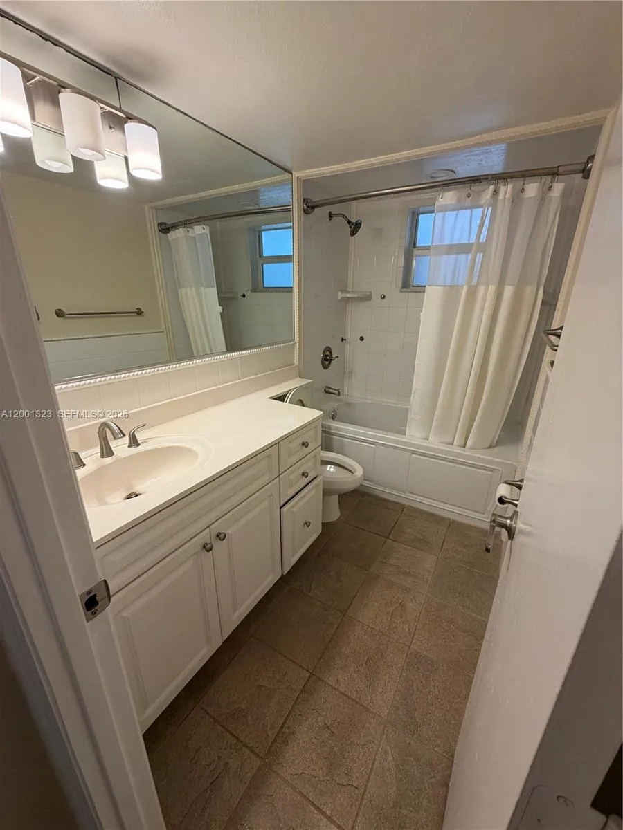 100 Edgewater Dr 127, Coral Gables, Florida 33133, Coral Gables, Florida 33133, 1 Bedroom Bedrooms, ,1 BathroomBathrooms,Residential Lease,For Rent,100 Edgewater Dr 127, Coral Gables, Florida 33133,A12001323