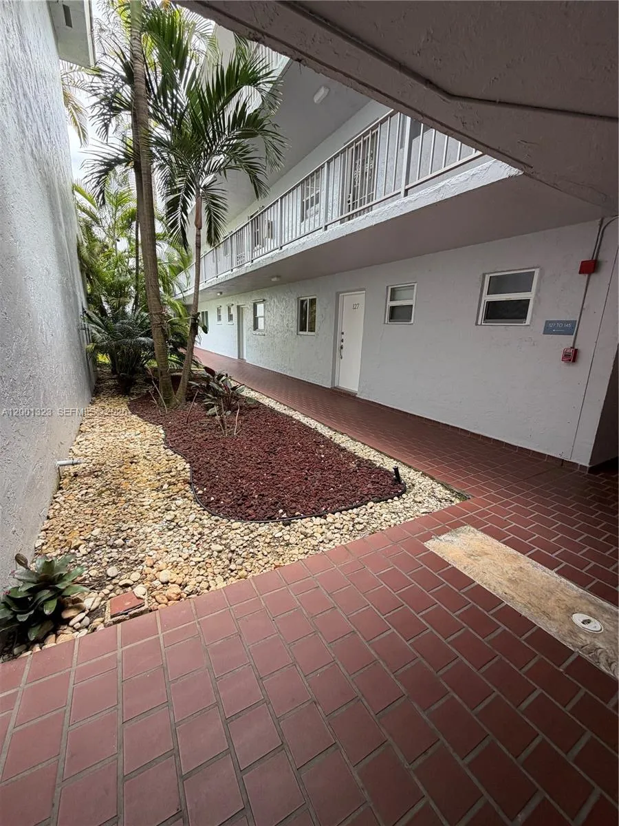 100 Edgewater Dr 127, Coral Gables, Florida 33133, Coral Gables, Florida 33133, 1 Bedroom Bedrooms, ,1 BathroomBathrooms,Residential Lease,For Rent,100 Edgewater Dr 127, Coral Gables, Florida 33133,A12001323
