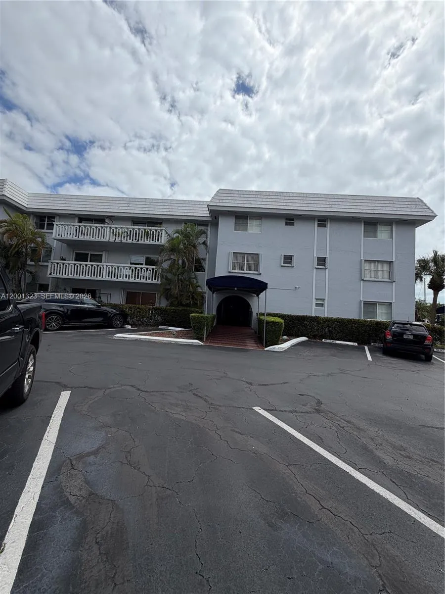 100 Edgewater Dr 127, Coral Gables, Florida 33133, Coral Gables, Florida 33133, 1 Bedroom Bedrooms, ,1 BathroomBathrooms,Residential Lease,For Rent,100 Edgewater Dr 127, Coral Gables, Florida 33133,A12001323