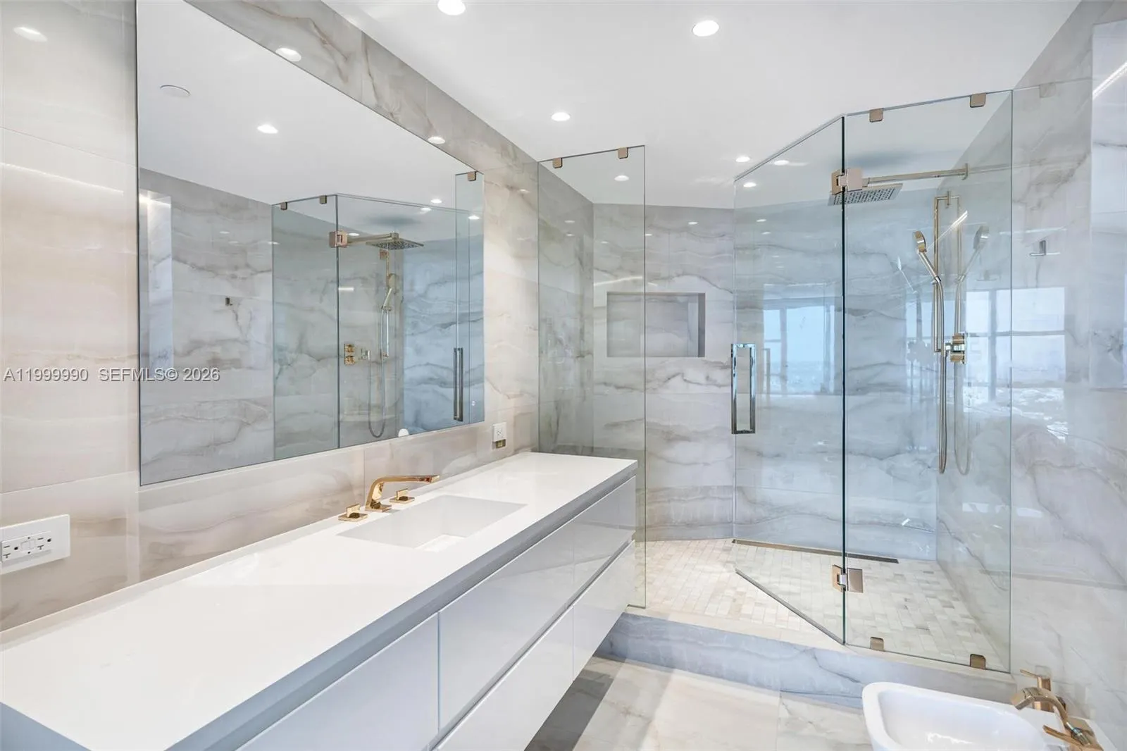 300 S Pointe Dr Ph-5, Miami Beach, Florida 33139, Miami Beach, Florida 33139, 4 Bedrooms Bedrooms, ,6 BathroomsBathrooms,Residential,For Sale,300 S Pointe Dr Ph-5, Miami Beach, Florida 33139,A11999990