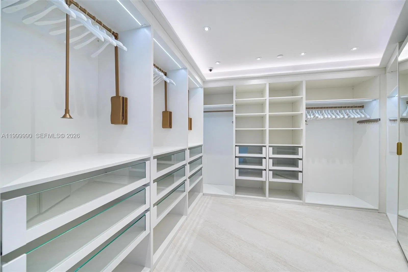 300 S Pointe Dr Ph-5, Miami Beach, Florida 33139, Miami Beach, Florida 33139, 4 Bedrooms Bedrooms, ,6 BathroomsBathrooms,Residential,For Sale,300 S Pointe Dr Ph-5, Miami Beach, Florida 33139,A11999990