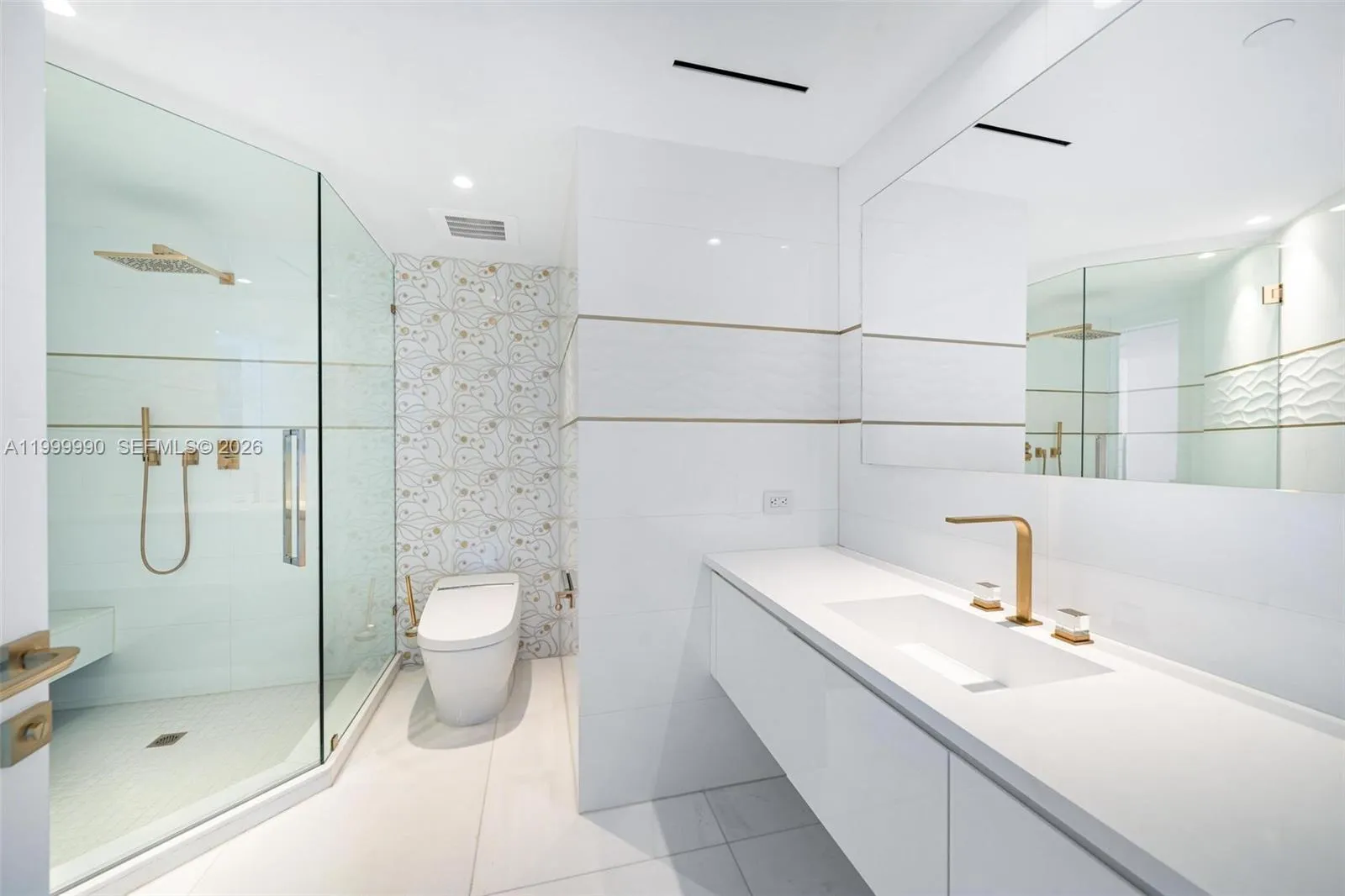 300 S Pointe Dr Ph-5, Miami Beach, Florida 33139, Miami Beach, Florida 33139, 4 Bedrooms Bedrooms, ,6 BathroomsBathrooms,Residential,For Sale,300 S Pointe Dr Ph-5, Miami Beach, Florida 33139,A11999990