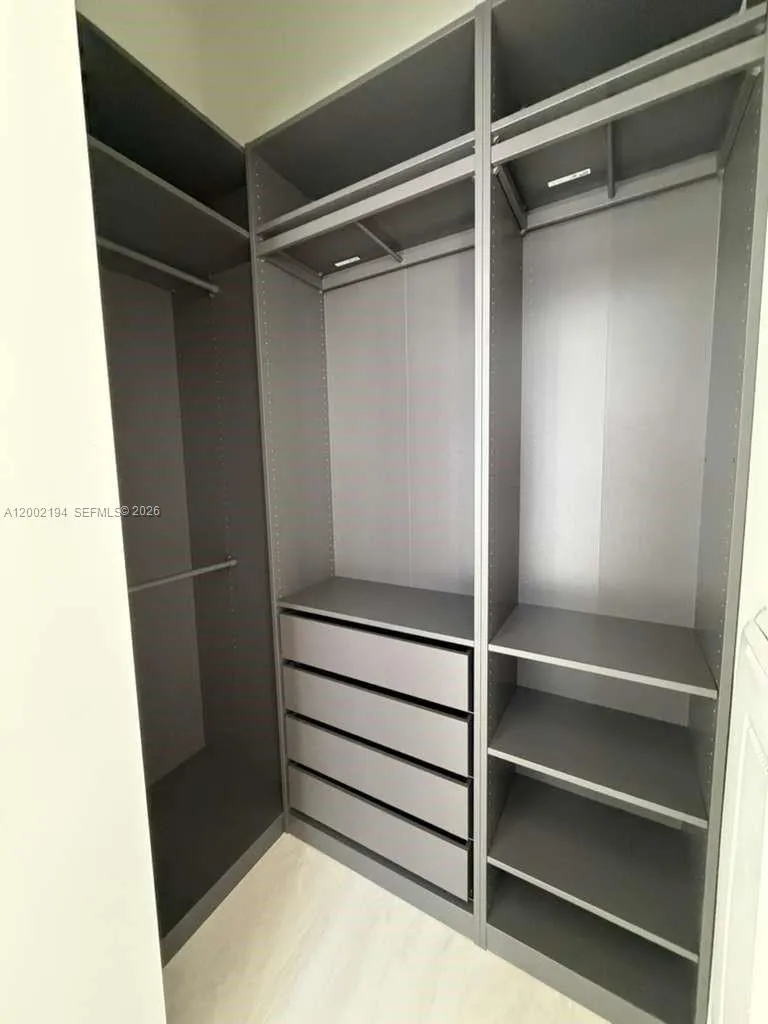 77 Se 5th Street 1101, Miami, Florida 33131, Miami, Florida 33131, 1 Bedroom Bedrooms, ,1 BathroomBathrooms,Residential Lease,For Rent,77 Se 5th Street 1101, Miami, Florida 33131,A12002194