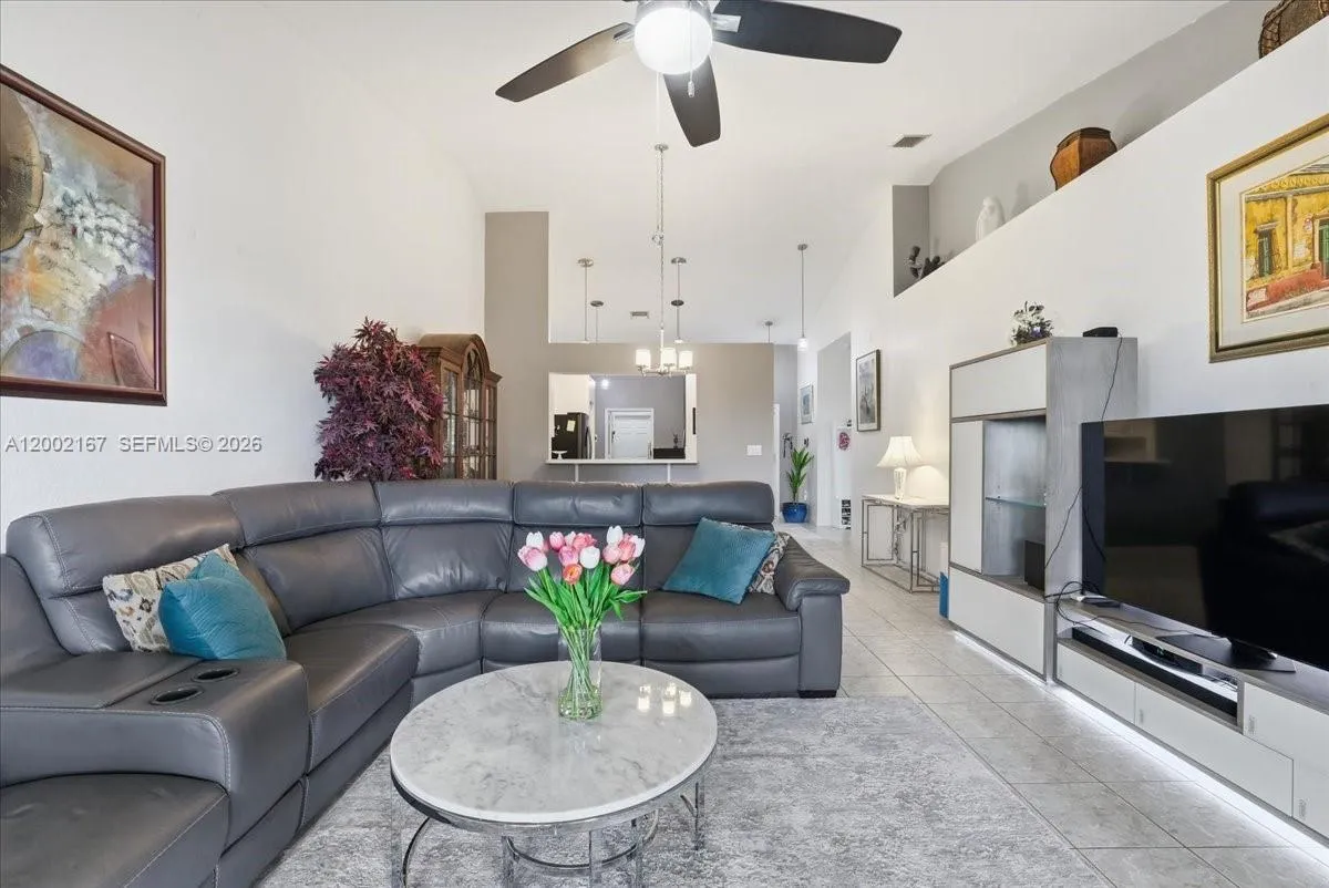 7600 S Aragon Blvd 1, Sunrise, Florida 33322, Sunrise, Florida 33322, 3 Bedrooms Bedrooms, ,2 BathroomsBathrooms,Residential,For Sale,7600 S Aragon Blvd 1, Sunrise, Florida 33322,A12002167