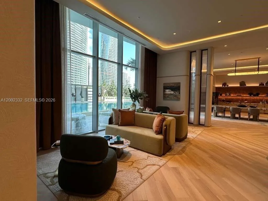 77 Se 5th Street 1010, Miami, Florida 33131, Miami, Florida 33131, 1 Bedroom Bedrooms, ,1 BathroomBathrooms,Residential Lease,For Rent,77 Se 5th Street 1010, Miami, Florida 33131,A12002332