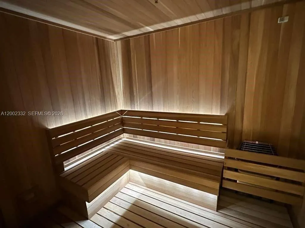 77 Se 5th Street 1010, Miami, Florida 33131, Miami, Florida 33131, 1 Bedroom Bedrooms, ,1 BathroomBathrooms,Residential Lease,For Rent,77 Se 5th Street 1010, Miami, Florida 33131,A12002332