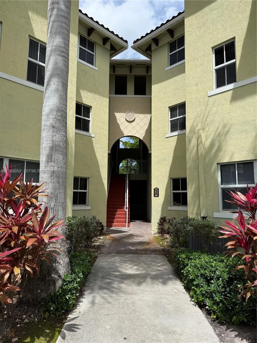 290 Nw 109th Ave 107, Miami, Florida 33172, Miami, Florida 33172, 3 Bedrooms Bedrooms, ,2 BathroomsBathrooms,Residential Lease,For Rent,290 Nw 109th Ave 107, Miami, Florida 33172,A11999052