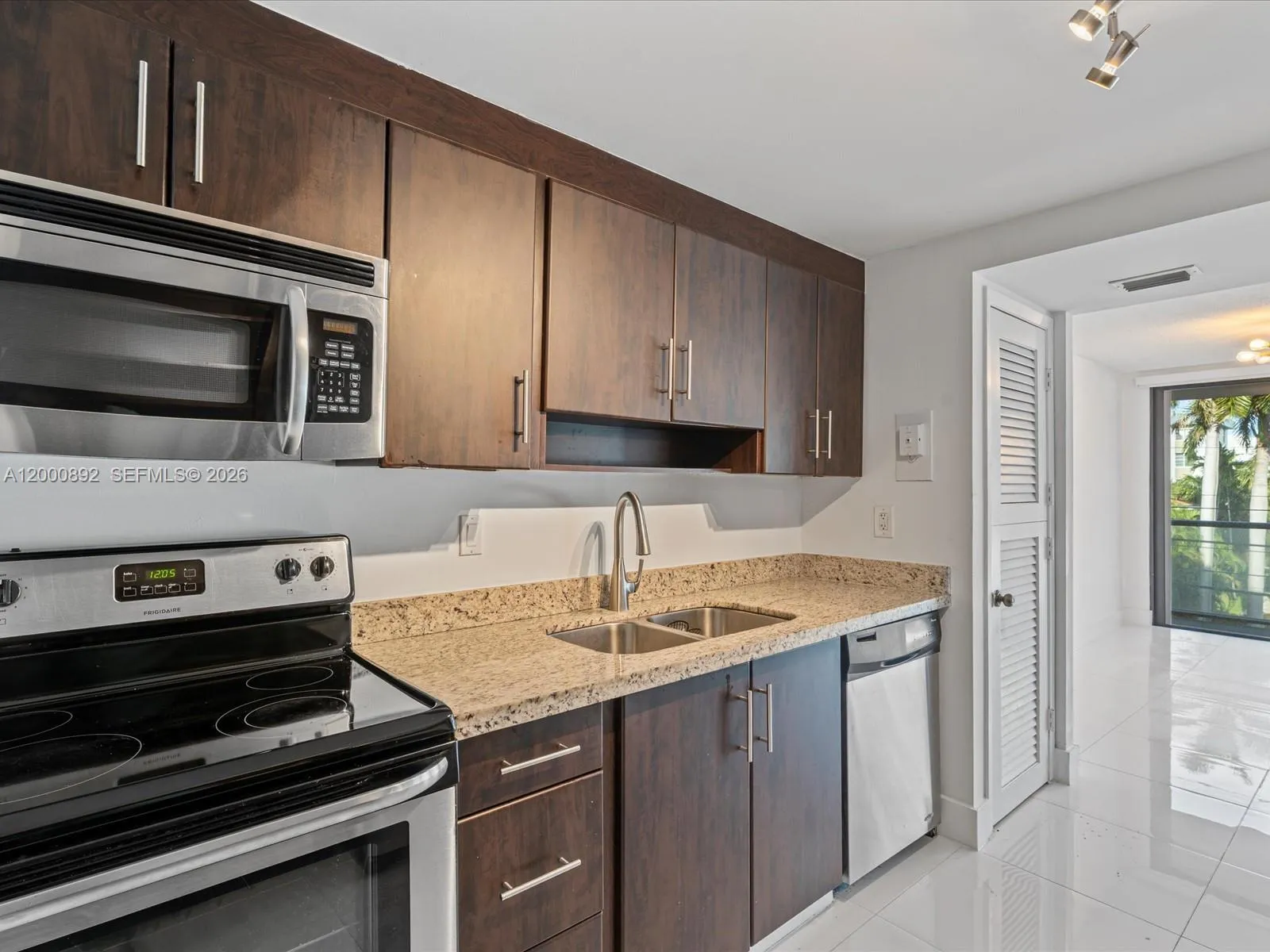 9800 W Bay Harbor Dr 308, Bay Harbor Islands, Flor, Bay Harbor Islands, Florida 33154, 1 Bedroom Bedrooms, ,1 BathroomBathrooms,Residential Lease,For Rent,9800 W Bay Harbor Dr 308, Bay Harbor Islands, Flor,A12000892
