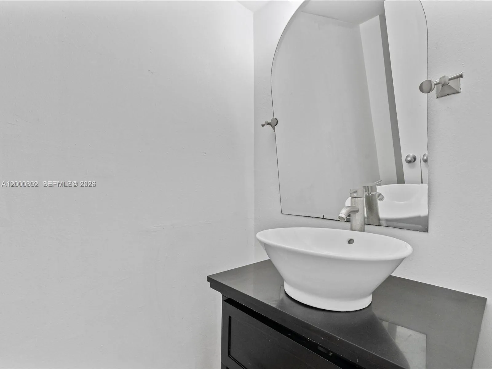 9800 W Bay Harbor Dr 308, Bay Harbor Islands, Flor, Bay Harbor Islands, Florida 33154, 1 Bedroom Bedrooms, ,1 BathroomBathrooms,Residential Lease,For Rent,9800 W Bay Harbor Dr 308, Bay Harbor Islands, Flor,A12000892