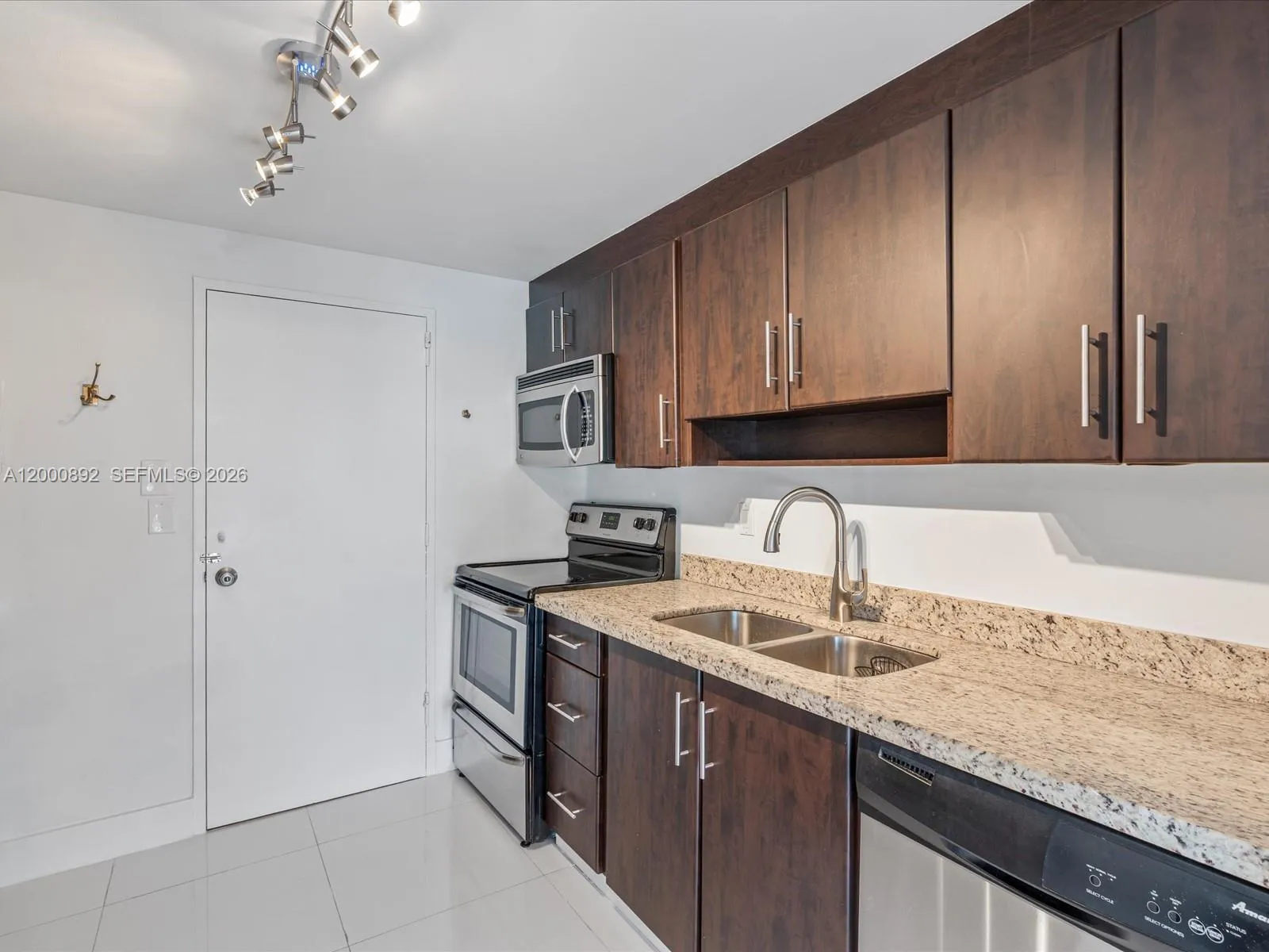9800 W Bay Harbor Dr 308, Bay Harbor Islands, Flor, Bay Harbor Islands, Florida 33154, 1 Bedroom Bedrooms, ,1 BathroomBathrooms,Residential Lease,For Rent,9800 W Bay Harbor Dr 308, Bay Harbor Islands, Flor,A12000892