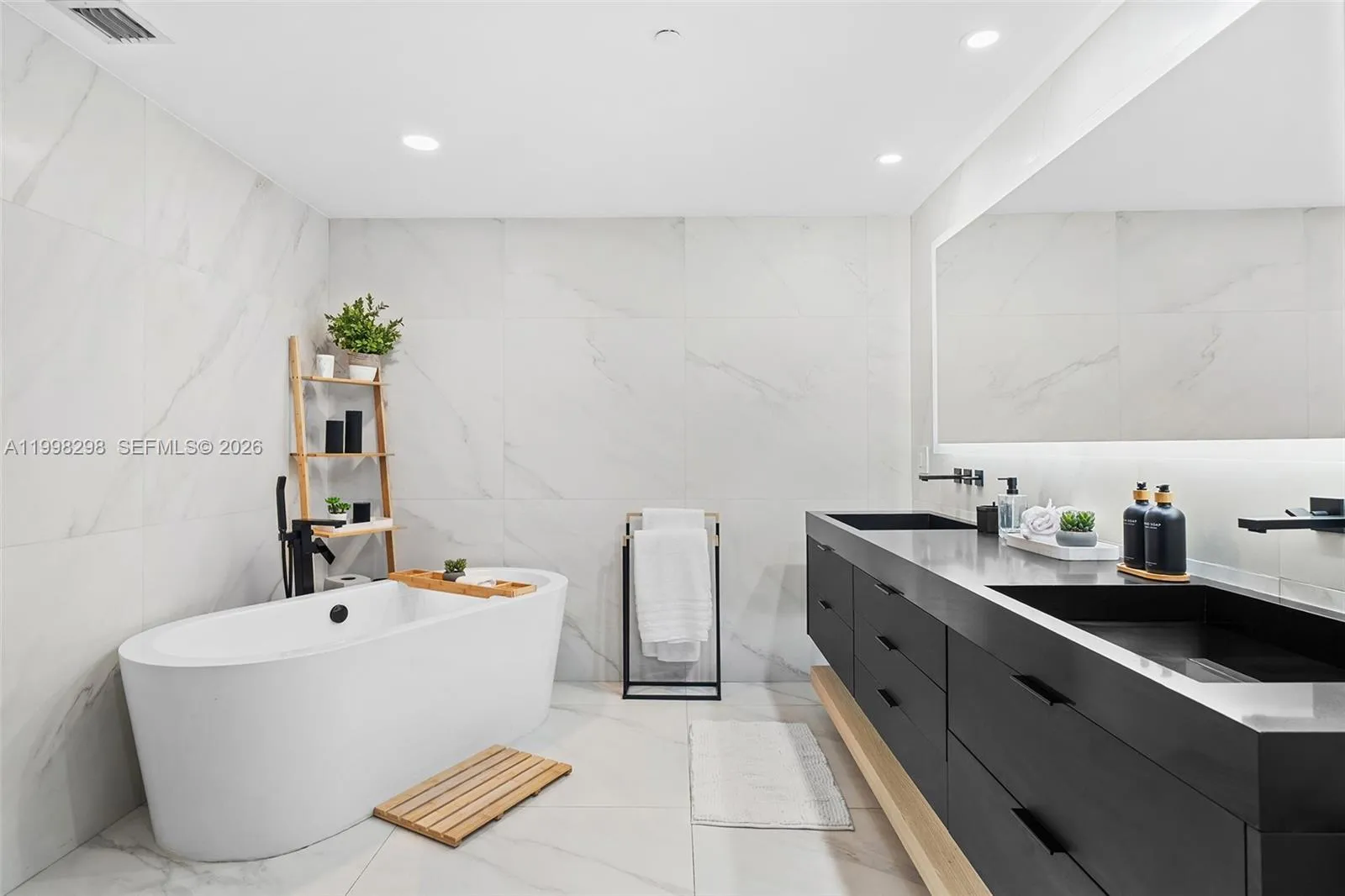 488 Ne 18th St 715, Miami, Florida 33132, Miami, Florida 33132, 3 Bedrooms Bedrooms, ,4 BathroomsBathrooms,Residential,For Sale,488 Ne 18th St 715, Miami, Florida 33132,A11998298