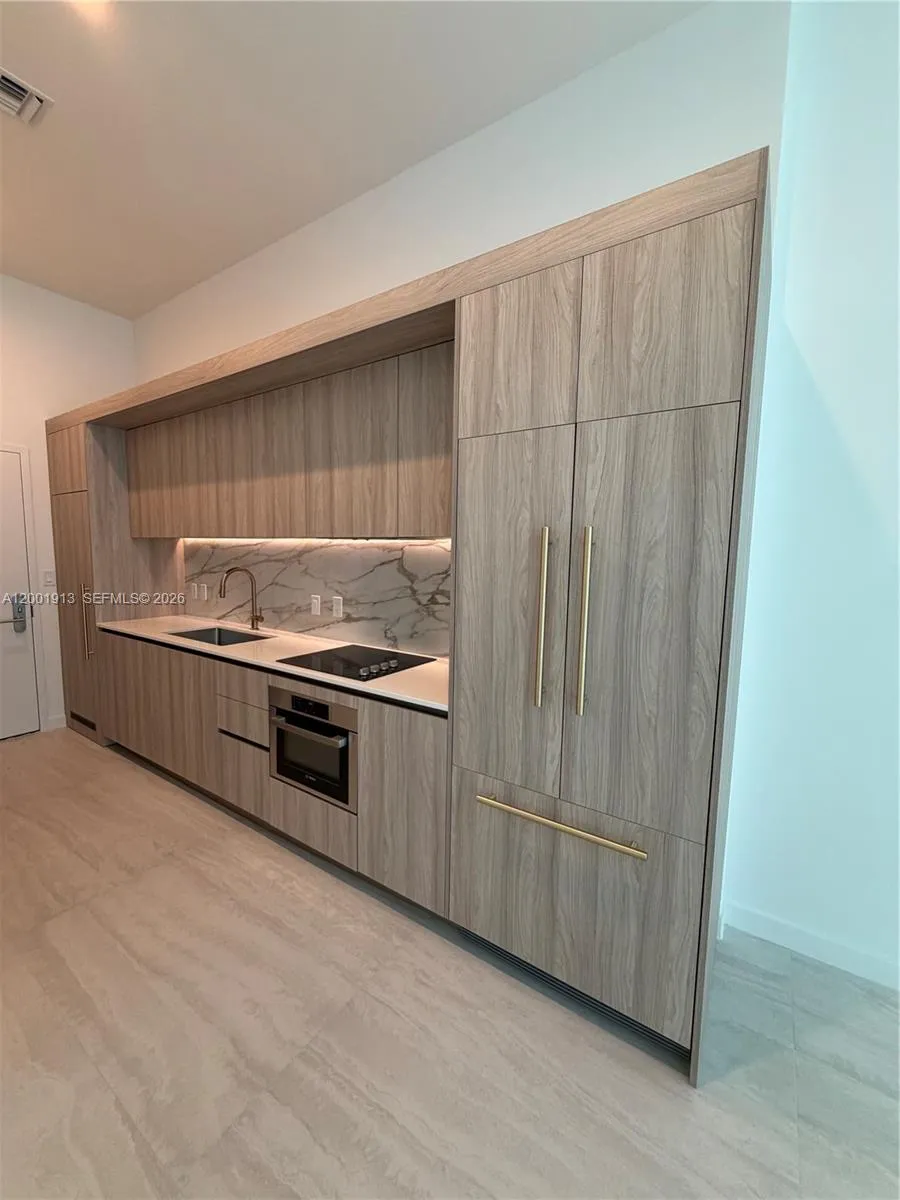 77 Se 5th Street 1007, Miami, Florida 33131, Miami, Florida 33131, 1 Bedroom Bedrooms, ,1 BathroomBathrooms,Residential Lease,For Rent,77 Se 5th Street 1007, Miami, Florida 33131,A12001913