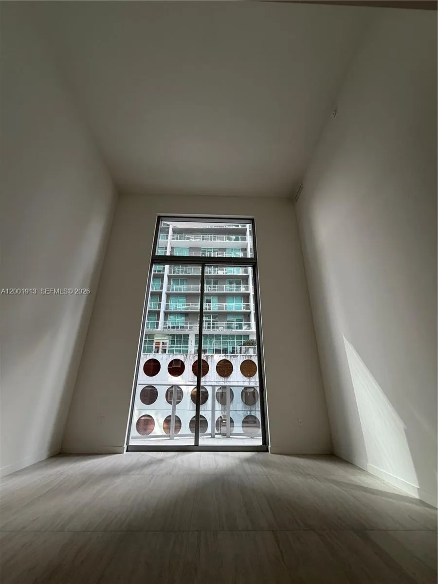 77 Se 5th Street 1007, Miami, Florida 33131, Miami, Florida 33131, 1 Bedroom Bedrooms, ,1 BathroomBathrooms,Residential Lease,For Rent,77 Se 5th Street 1007, Miami, Florida 33131,A12001913