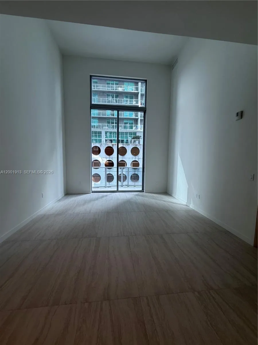 77 Se 5th Street 1007, Miami, Florida 33131, Miami, Florida 33131, 1 Bedroom Bedrooms, ,1 BathroomBathrooms,Residential Lease,For Rent,77 Se 5th Street 1007, Miami, Florida 33131,A12001913
