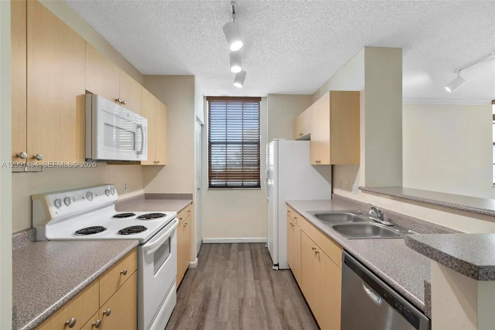 1919 Van Buren St 417a, Hollywood, Florida 33020, Hollywood, Florida 33020, 2 Bedrooms Bedrooms, ,2 BathroomsBathrooms,Residential Lease,For Rent,1919 Van Buren St 417a, Hollywood, Florida 33020,A12001464