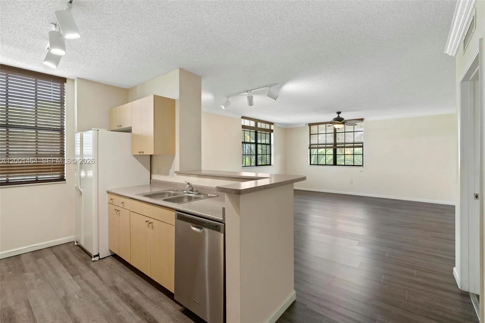 1919 Van Buren St 417a, Hollywood, Florida 33020, Hollywood, Florida 33020, 2 Bedrooms Bedrooms, ,2 BathroomsBathrooms,Residential Lease,For Rent,1919 Van Buren St 417a, Hollywood, Florida 33020,A12001464