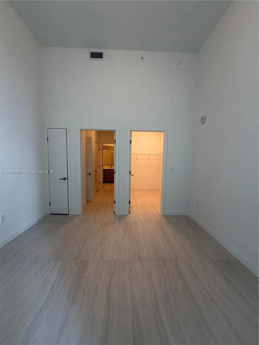 77 Se 5th Street 1208, Miami, Florida 33131, Miami, Florida 33131, 1 Bedroom Bedrooms, ,1 BathroomBathrooms,Residential Lease,For Rent,77 Se 5th Street 1208, Miami, Florida 33131,A12002388