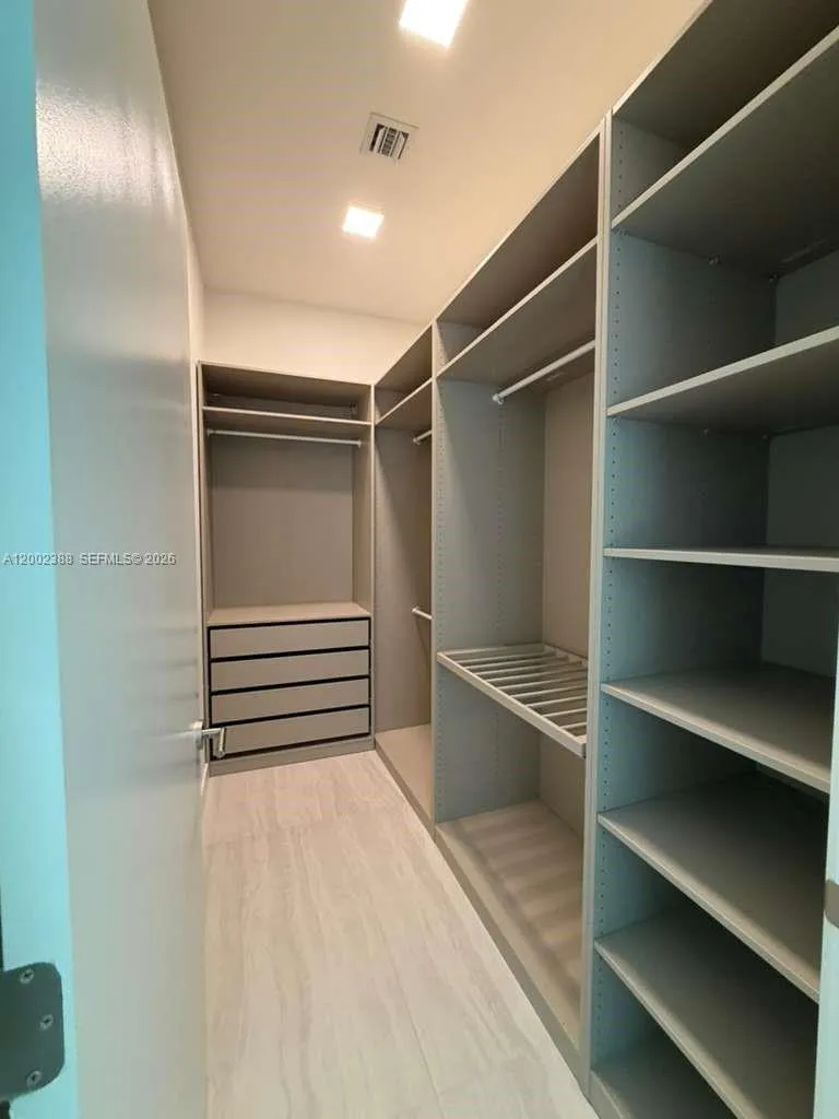 77 Se 5th Street 1208, Miami, Florida 33131, Miami, Florida 33131, 1 Bedroom Bedrooms, ,1 BathroomBathrooms,Residential Lease,For Rent,77 Se 5th Street 1208, Miami, Florida 33131,A12002388