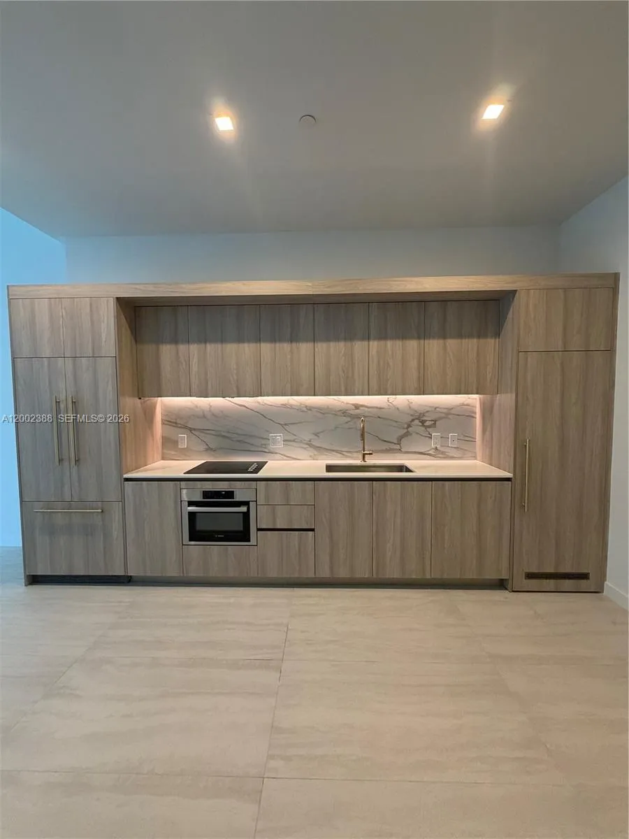 77 Se 5th Street 1208, Miami, Florida 33131, Miami, Florida 33131, 1 Bedroom Bedrooms, ,1 BathroomBathrooms,Residential Lease,For Rent,77 Se 5th Street 1208, Miami, Florida 33131,A12002388
