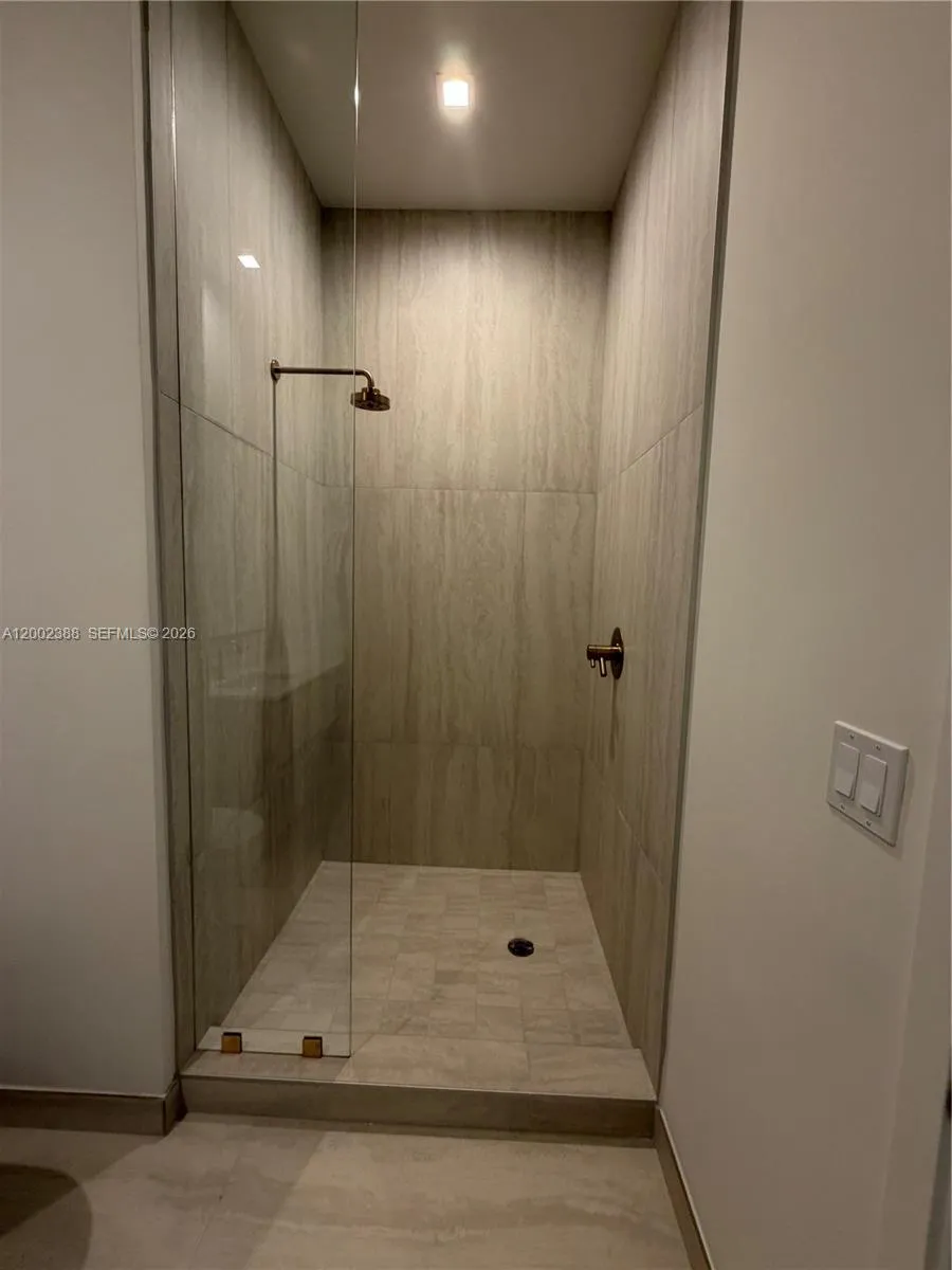 77 Se 5th Street 1208, Miami, Florida 33131, Miami, Florida 33131, 1 Bedroom Bedrooms, ,1 BathroomBathrooms,Residential Lease,For Rent,77 Se 5th Street 1208, Miami, Florida 33131,A12002388