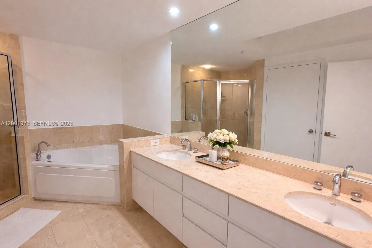 848 Brickell Key Dr 905, Miami, Florida 33131, Miami, Florida 33131, 2 Bedrooms Bedrooms, ,2 BathroomsBathrooms,Residential,For Sale,848 Brickell Key Dr 905, Miami, Florida 33131,A12001976