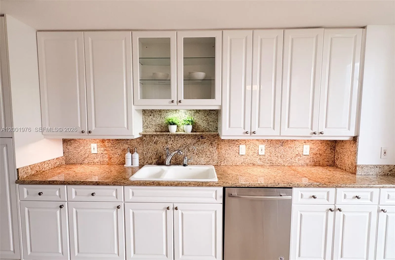 848 Brickell Key Dr 905, Miami, Florida 33131, Miami, Florida 33131, 2 Bedrooms Bedrooms, ,2 BathroomsBathrooms,Residential,For Sale,848 Brickell Key Dr 905, Miami, Florida 33131,A12001976