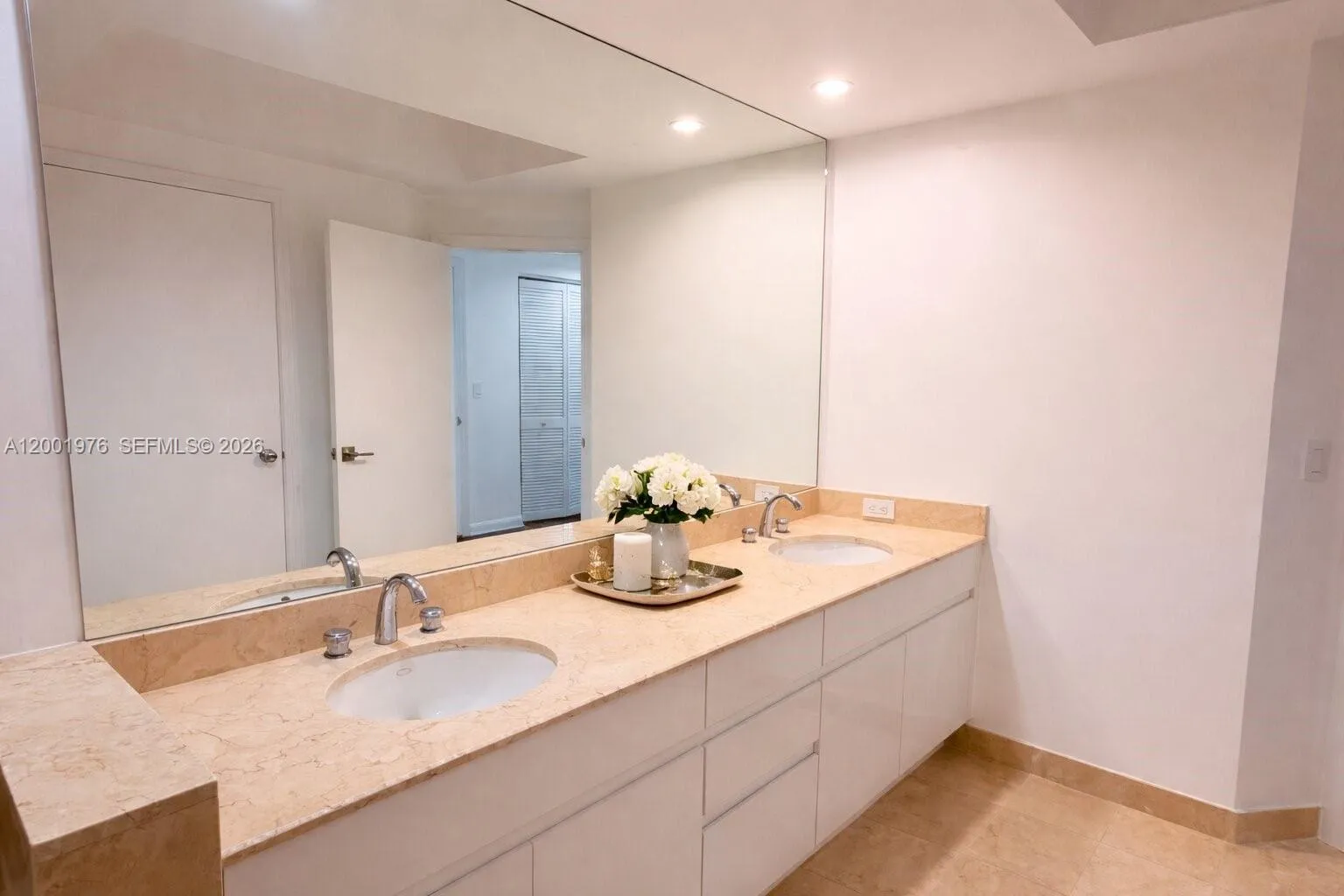 848 Brickell Key Dr 905, Miami, Florida 33131, Miami, Florida 33131, 2 Bedrooms Bedrooms, ,2 BathroomsBathrooms,Residential,For Sale,848 Brickell Key Dr 905, Miami, Florida 33131,A12001976