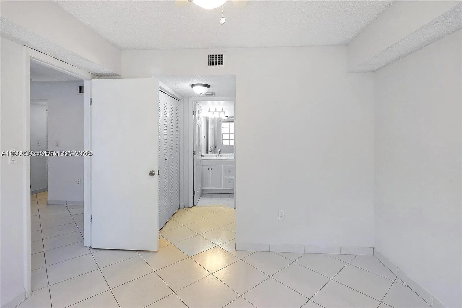 2600 Collins Ave 405, Miami Beach, Florida 33140, Miami Beach, Florida 33140, 2 Bedrooms Bedrooms, ,2 BathroomsBathrooms,Residential,For Sale,2600 Collins Ave 405, Miami Beach, Florida 33140,A12002302