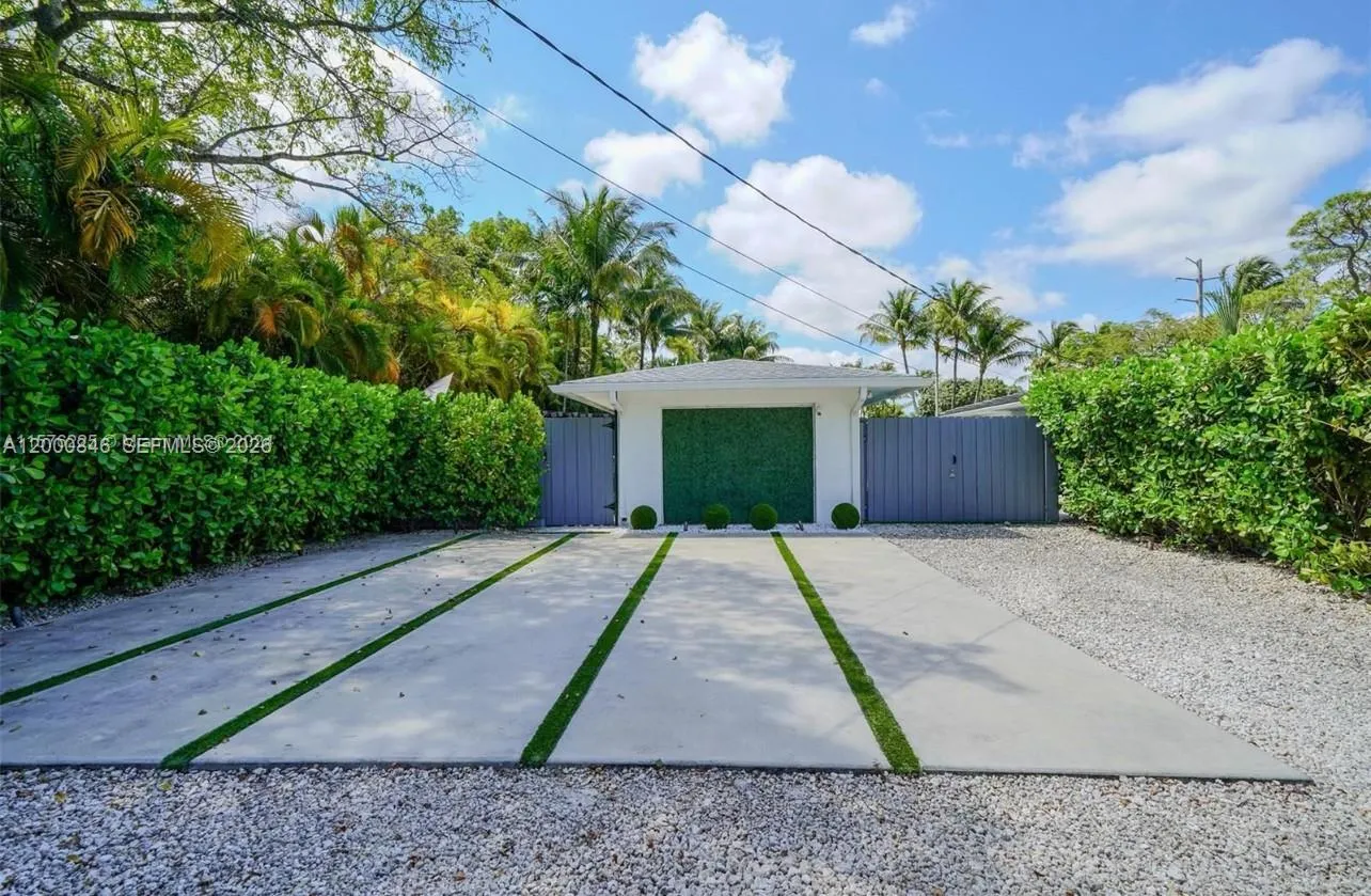 8390 Sw 64 St, Miami, Florida 33143, Miami, Florida 33143, 4 Bedrooms Bedrooms, ,3 BathroomsBathrooms,Residential,For Sale,8390 Sw 64 St, Miami, Florida 33143,A12000846