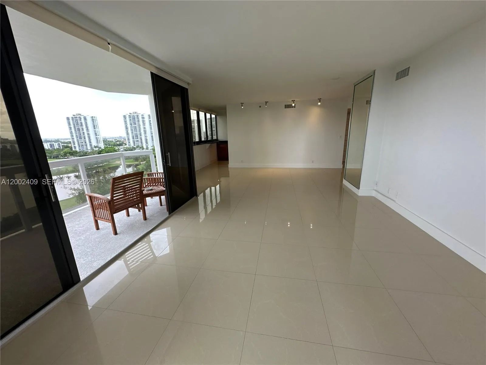 20185 E Country Club Dr 1105, Aventura, Florida 33, Aventura, Florida 33180, 2 Bedrooms Bedrooms, ,2 BathroomsBathrooms,Residential,For Sale,20185 E Country Club Dr 1105, Aventura, Florida 33,A12002409