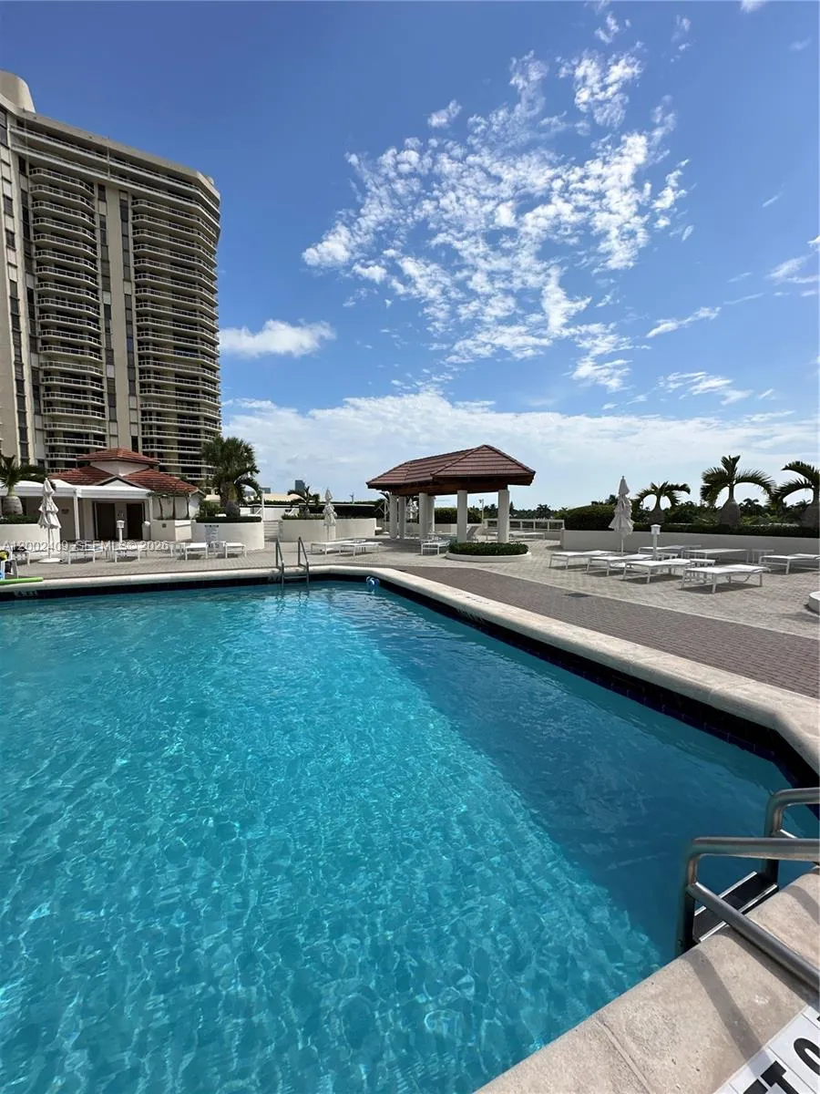 20185 E Country Club Dr 1105, Aventura, Florida 33, Aventura, Florida 33180, 2 Bedrooms Bedrooms, ,2 BathroomsBathrooms,Residential,For Sale,20185 E Country Club Dr 1105, Aventura, Florida 33,A12002409