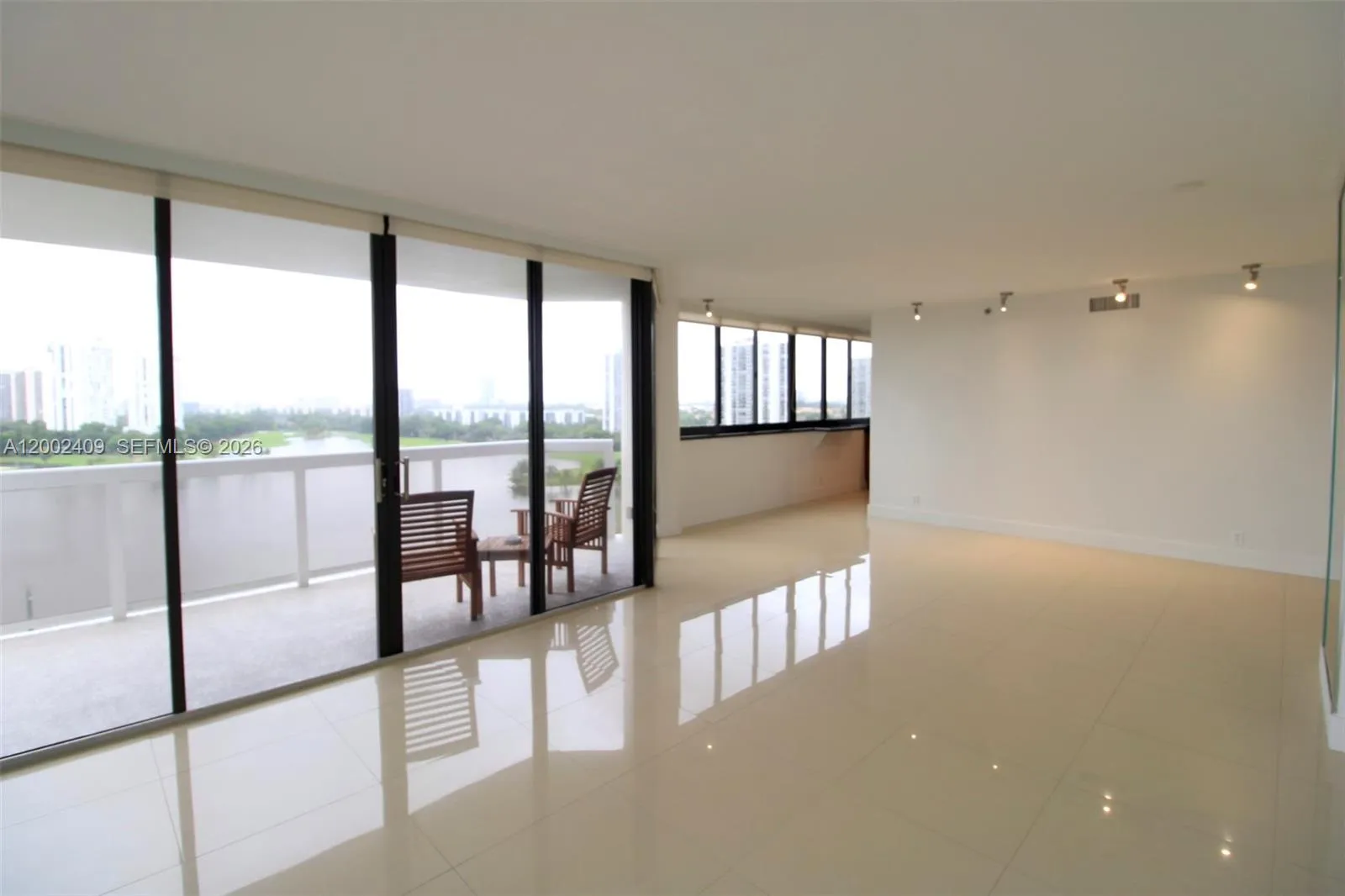 20185 E Country Club Dr 1105, Aventura, Florida 33, Aventura, Florida 33180, 2 Bedrooms Bedrooms, ,2 BathroomsBathrooms,Residential,For Sale,20185 E Country Club Dr 1105, Aventura, Florida 33,A12002409