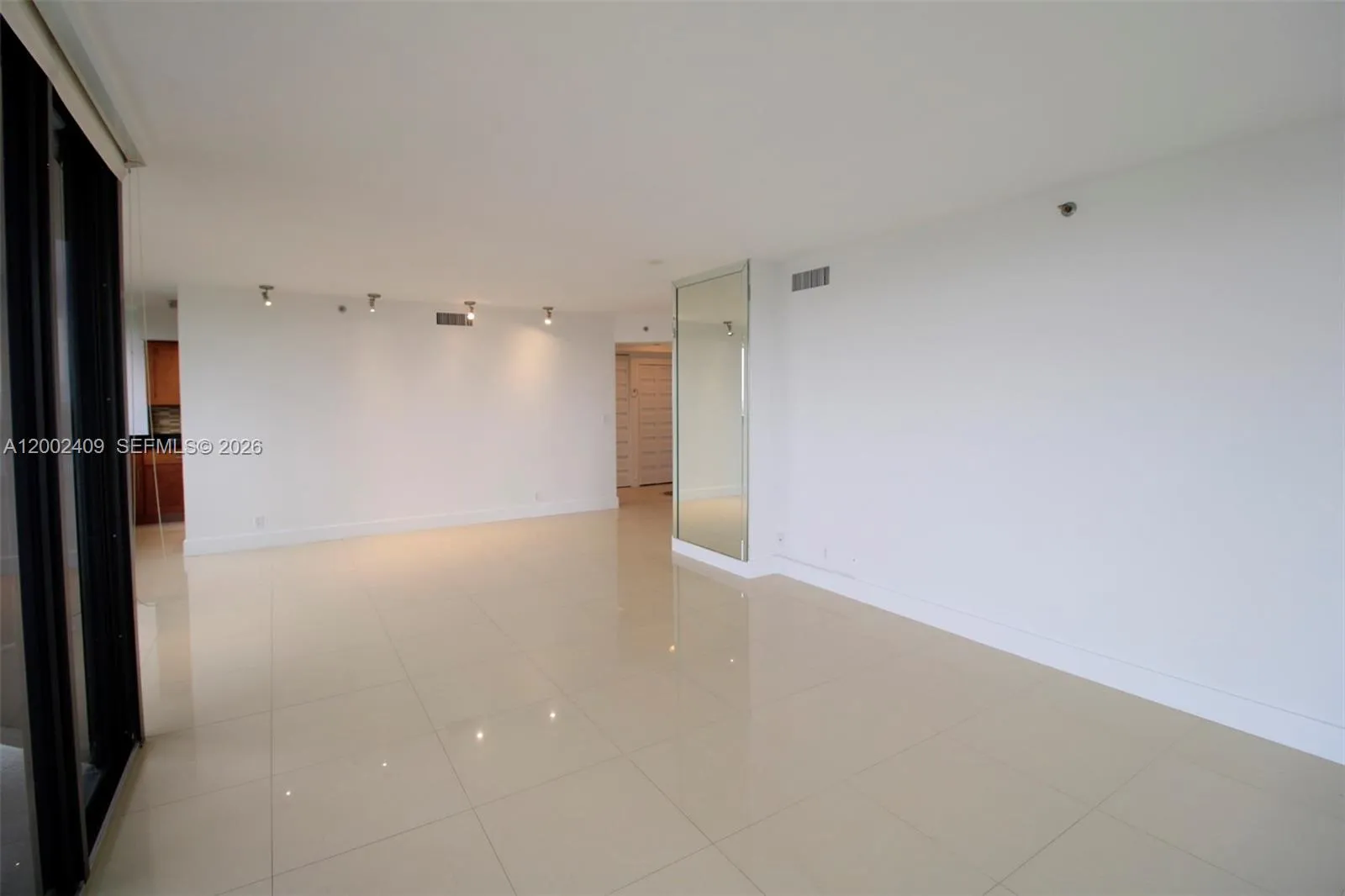 20185 E Country Club Dr 1105, Aventura, Florida 33, Aventura, Florida 33180, 2 Bedrooms Bedrooms, ,2 BathroomsBathrooms,Residential,For Sale,20185 E Country Club Dr 1105, Aventura, Florida 33,A12002409