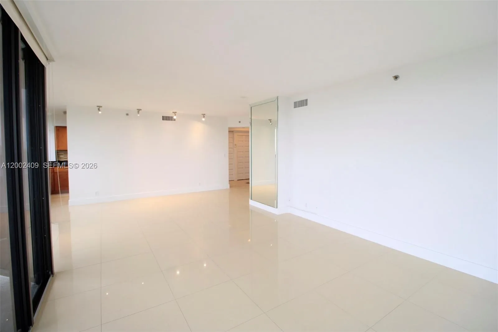 20185 E Country Club Dr 1105, Aventura, Florida 33, Aventura, Florida 33180, 2 Bedrooms Bedrooms, ,2 BathroomsBathrooms,Residential,For Sale,20185 E Country Club Dr 1105, Aventura, Florida 33,A12002409