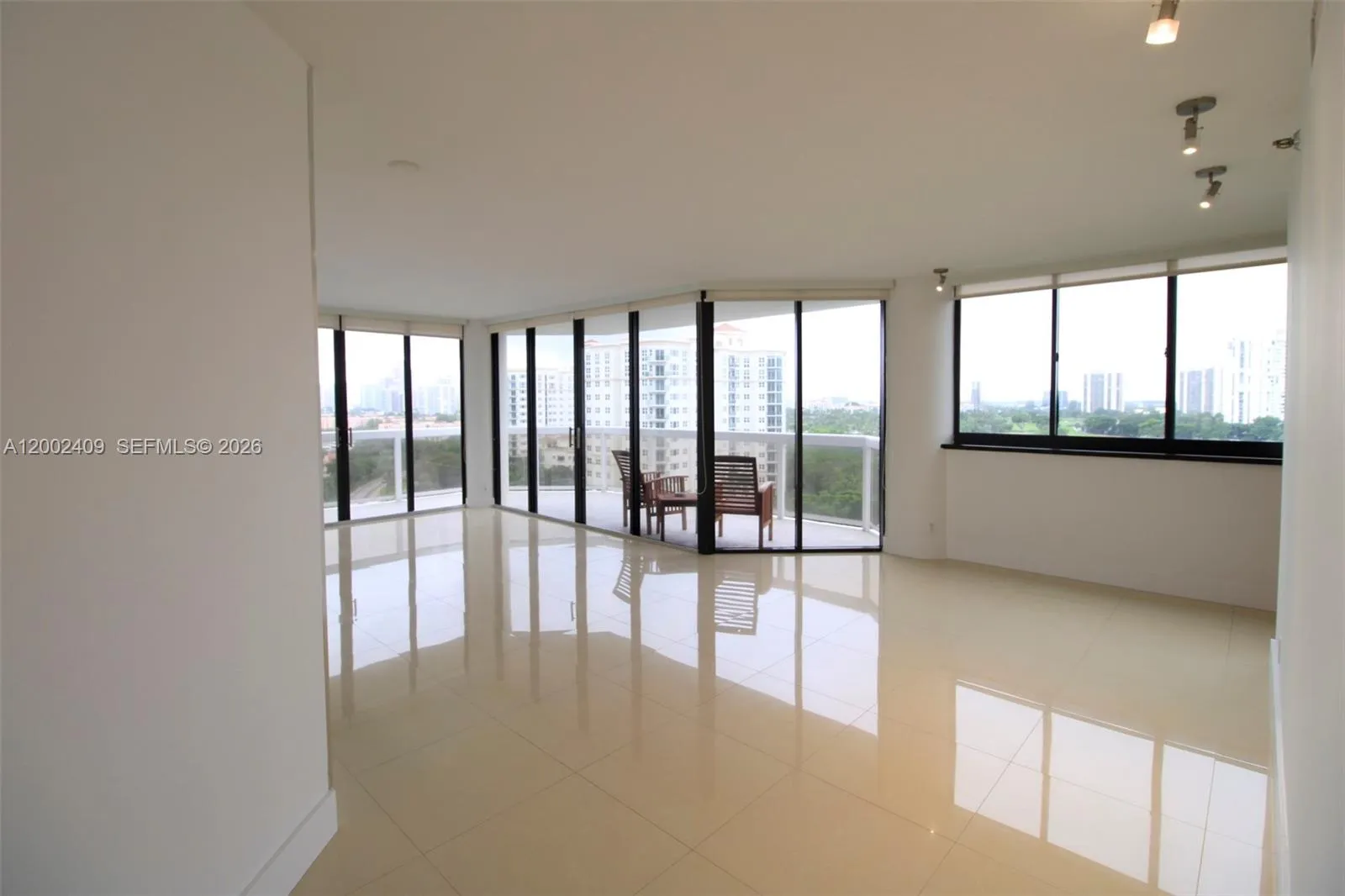 20185 E Country Club Dr 1105, Aventura, Florida 33, Aventura, Florida 33180, 2 Bedrooms Bedrooms, ,2 BathroomsBathrooms,Residential,For Sale,20185 E Country Club Dr 1105, Aventura, Florida 33,A12002409