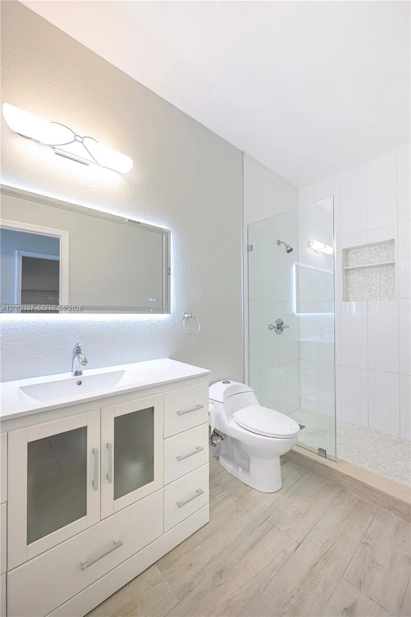 8964 W Flagler St 206, Miami, Florida 33174, Miami, Florida 33174, 3 Bedrooms Bedrooms, ,2 BathroomsBathrooms,Residential,For Sale,8964 W Flagler St 206, Miami, Florida 33174,A12002327
