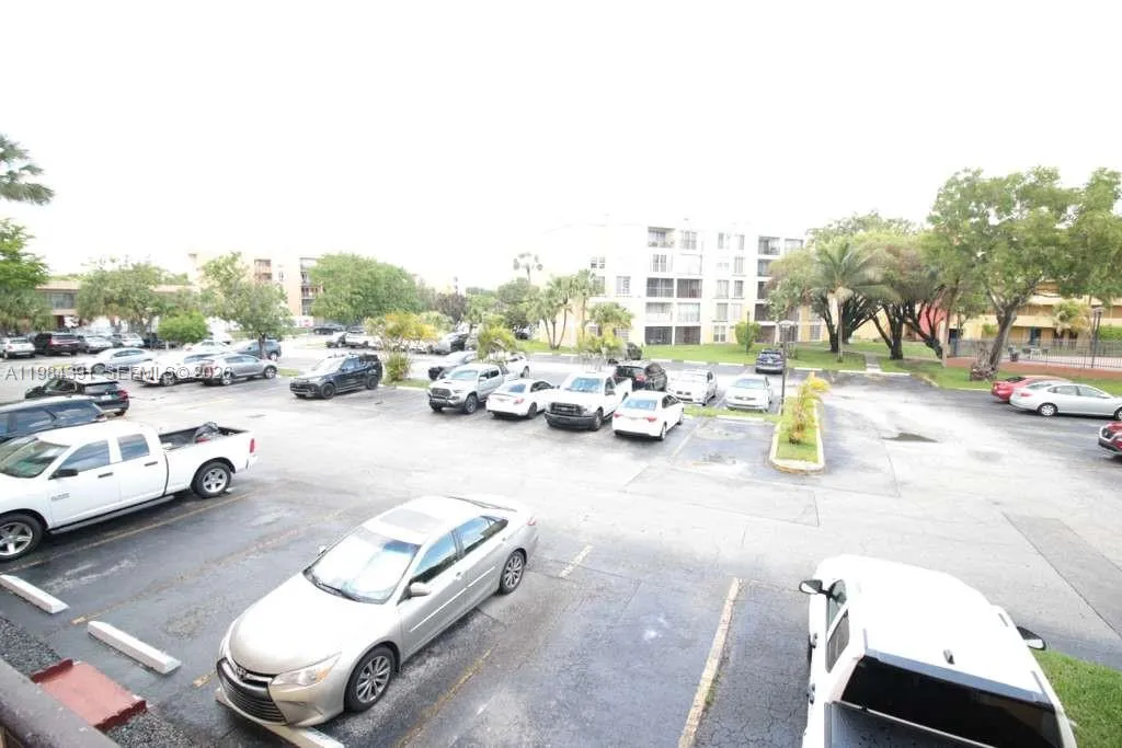 9220 Fontainebleau Blvd 202, Miami, Florida 33172, Miami, Florida 33172, 2 Bedrooms Bedrooms, ,2 BathroomsBathrooms,Residential Lease,For Rent,9220 Fontainebleau Blvd 202, Miami, Florida 33172,A11984391