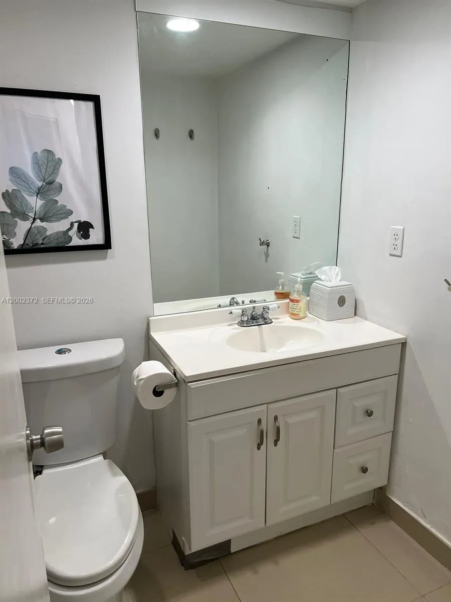 3901 S Ocean Dr 1b, Hollywood, Florida 33019, Hollywood, Florida 33019, 1 Bedroom Bedrooms, ,1 BathroomBathrooms,Residential,For Sale,3901 S Ocean Dr 1b, Hollywood, Florida 33019,A12002372